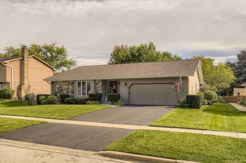 351 Everett Ave, Bull Valley, IL 60014-7162