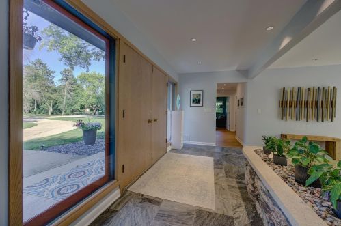 925 Bay Point Rd, Milwaukee WI  53217-1355 exterior