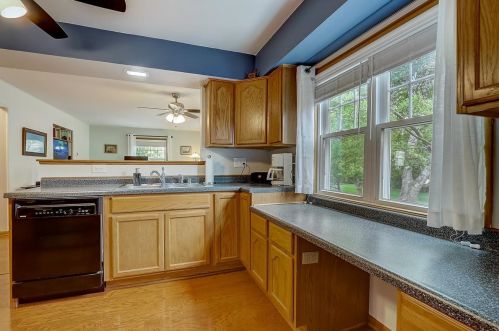 10508 Lincoln Ave, Milwaukee WI 53227-1204 exterior