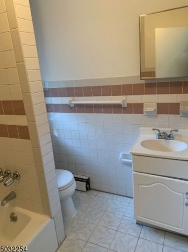 212 7th St, Newark NJ  07107-1610 exterior