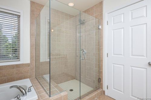 301 Fairways Ln, Lyndon Twp MI 48118-2130 exterior