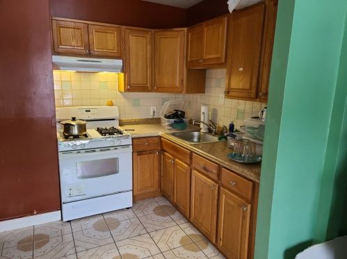 122 Saratoga St, Boston MA exterior