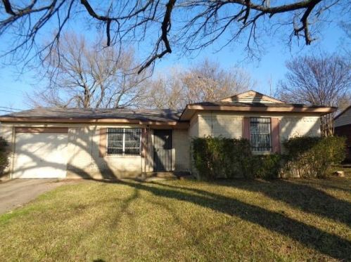 5620 Bluffman Dr, Dallas TX  75241-3313 exterior