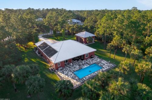 670 1 St, Naples FL 34117-5106 exterior