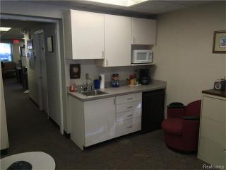 18524 Mack Ave, Detroit MI  48236-3223 exterior