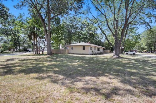 2737 Patricia Dr, Meskegon MI 49445-3240 exterior