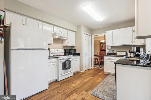 803 Catoctin Cir, Leesburg VA 20176-4951 exterior