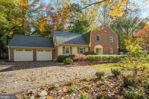 11825 Hunting Ridge Ct, Rockville, MD 20854-2152