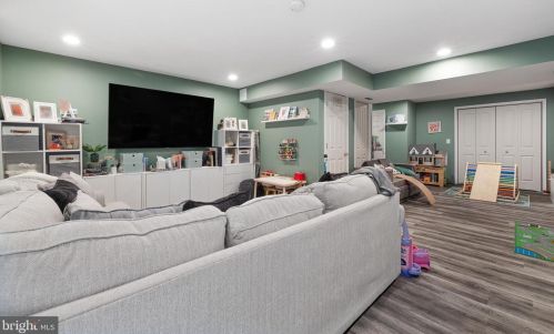 636 Bunch Ave, Glen Burnie MD 21060-6940 exterior