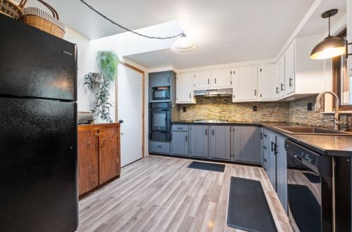 4643 Mckee Dr, Pittsburgh PA  15236-2445 exterior