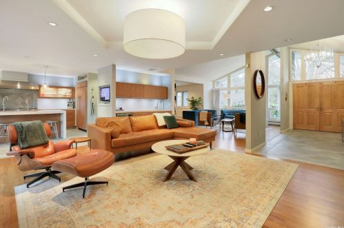 35 Astro Pl, Huntington Station NY 11746-5707 exterior