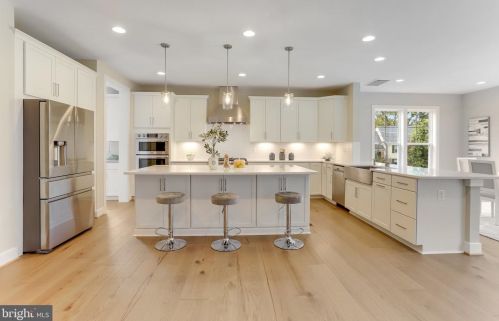 920 Darton Dr, Alexandria VA 22308-2021 exterior