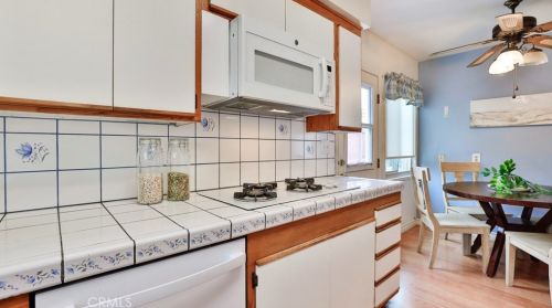 1100 Lincoln Ave, Fullerton CA 92831-4506 exterior