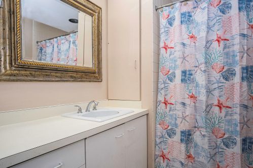 652 Ruddiman Dr, Meskegon MI 49445-2867 exterior