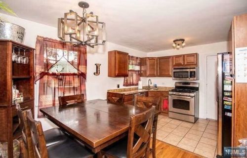120 Manhattan Ter, Dumont, NJ 07628-2208