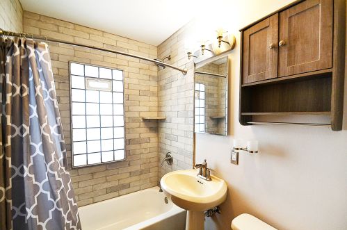 1638 Howard Ave, Milwaukee WI 53221-1928 exterior