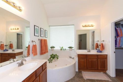 12504 Emerald Oaks Dr, Austin TX 78748 exterior