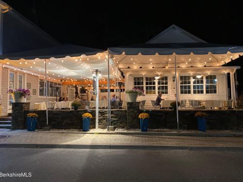 15 Franklin St, Lenox MA 01240-2304 exterior