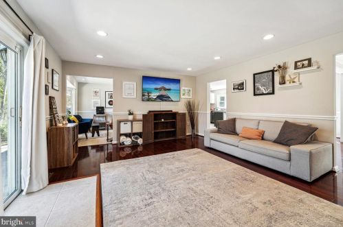 1816 Collingwood Rd, Alexandria VA  22308-1611 exterior