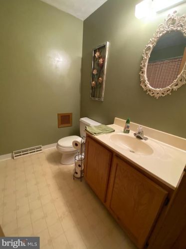 76 Gardenia Dr, Hanover PA 17331-3454 exterior