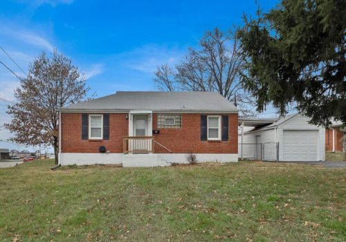 1701 Korando Ave, Saint Louis MO 63114-2425 exterior