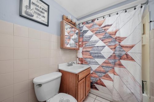 5759 63 Pl, Chicago IL 60638-5414 exterior