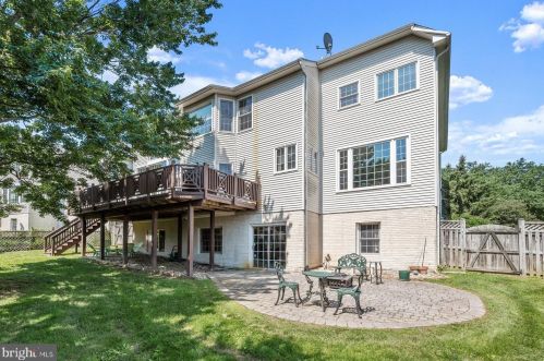 10907 Lamplighter Ln, Rockville, MD 20854-2782