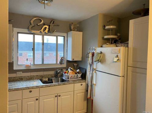 1803 Shipley Ave, Valley Stream, NY 11580-1752