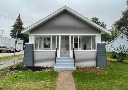 2022 Henry St, Meskegon MI  49441-3048 exterior