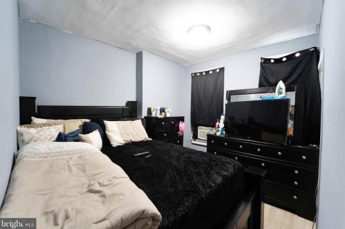 4048 Marshall St, Philadelphia PA 19140-2505 exterior