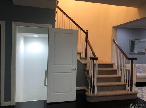 21 Roosevelt Ave, Carteret NJ 07008-3018 exterior