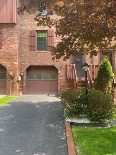 144 Old English Rd, Pittsburgh, PA 15237-1751