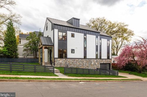 6000 16th St, Arlington VA  22205-2208 exterior