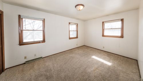 6351 100th St, Milwaukee, WI 53225-1511