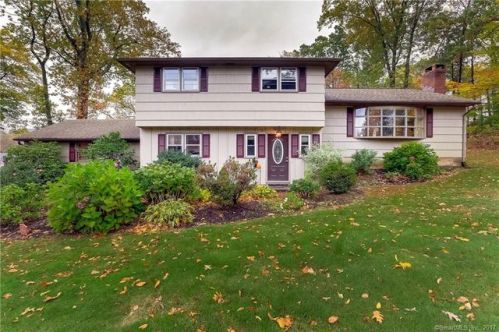 10 Mayflower Ln, Meriden CT  06450-3522 exterior