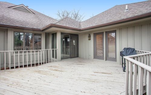 3461 Charlevoix Dr, Grand Rapids MI 49546-7061 exterior