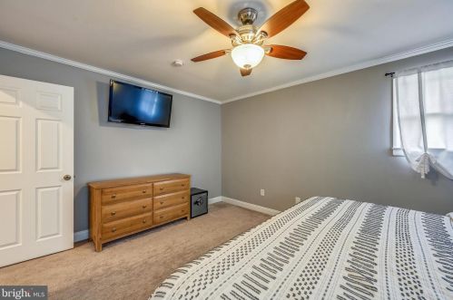 548 Crestpark Dr, Glen Burnie MD 21061-5102 exterior