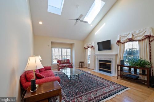 48 Coriander Dr, Princeton NJ 08540-9428 exterior