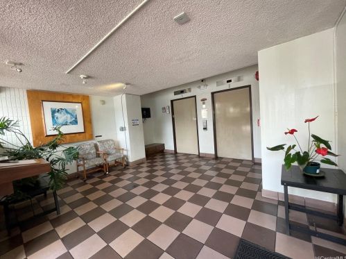 2421 Tusitala St, Honolulu HI  96815-3151 exterior