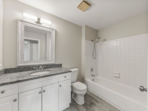 1642 Country Lakes Dr, Naperville IL 60563-9004 exterior