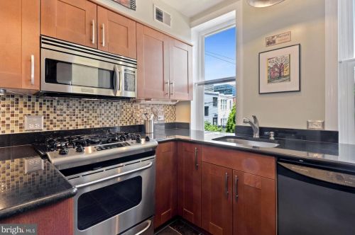 212 E St, Washington DC  20002-4923 exterior