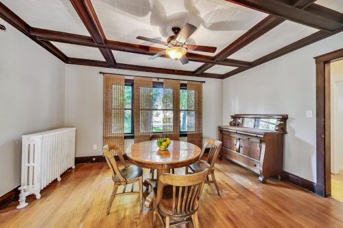 1818 Lunt Ave, Chicago IL 60645-3005 exterior