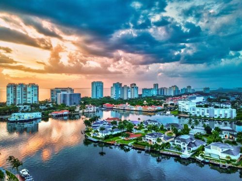 3841 Crayton Rd, Naples FL 34103-3528 exterior