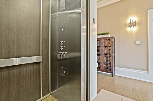 2040 Damen Ave, Chicago, IL 60647-4564