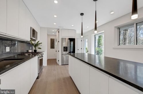 6107 Benalder Dr, Bethesda MD  20816-1007 exterior