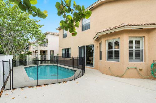 5725 Spanish Riv Rd, Fort Pierce FL exterior