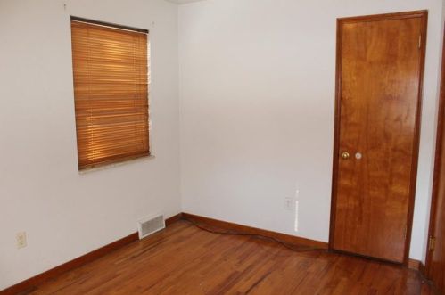 2023 Palm Ave, Pittsburgh PA 15235-1550 exterior