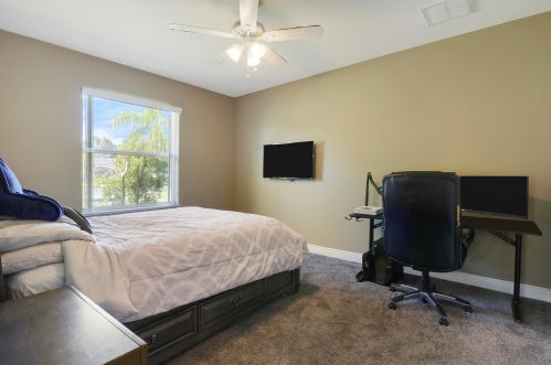 4904 Palmetto Dr, Fort Pierce FL 34982-3222 exterior