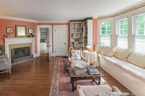 212 Main St, Ridgefield CT 06877-4922 exterior