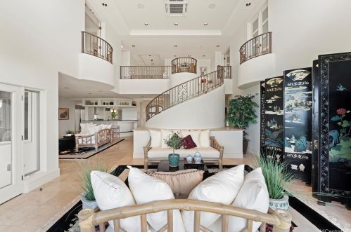 3857 Poka St, Honolulu, HI 96816-4407